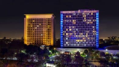 فندق بارسيان استقلال: فخامة 5 نجوم الأيقونية في طهران فندق بارسيان استقلال طهران