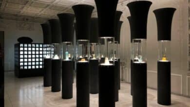 متحف الزجاج والسيراميك الإيراني: مجموعة متألقة متحف الأواني الزجاجية والسيراميك الإيراني في طهران